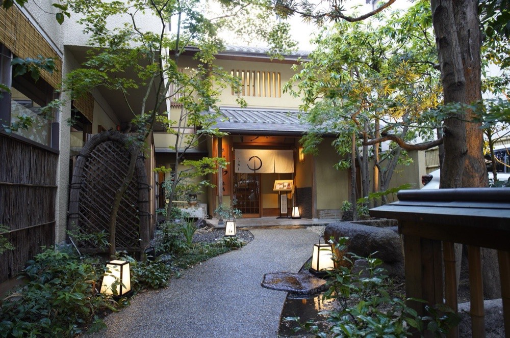 京うな和 本店 四条堺町 参道(夕景)